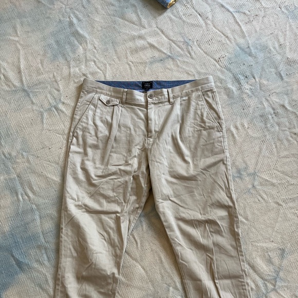 J Crew mens pleated Khaki calf length pants - Picture 2 of 3